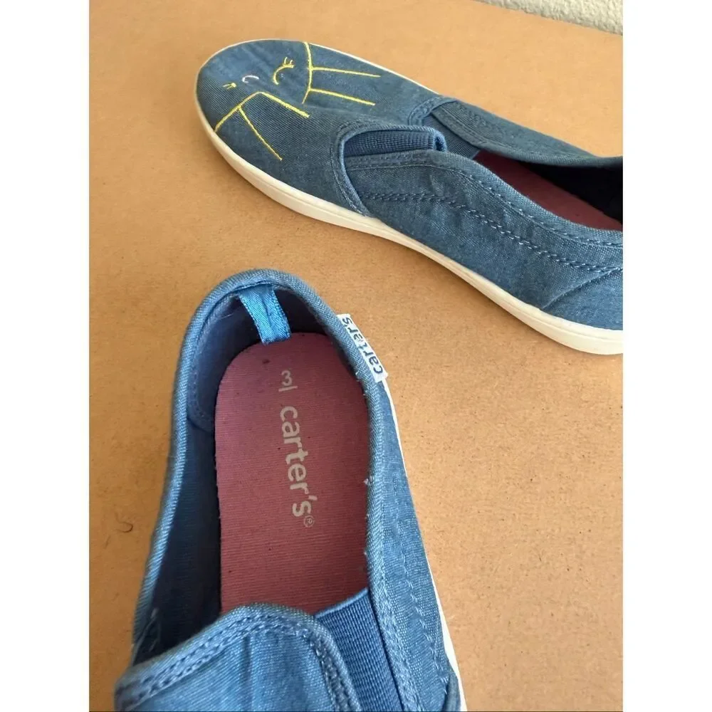 Carters Girl’s canvas shoes size 3